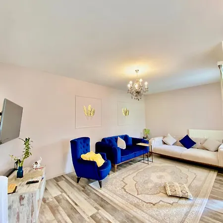 Апартаменты Tyrol Golden Alps Mountain View& Free Underground Parking *
